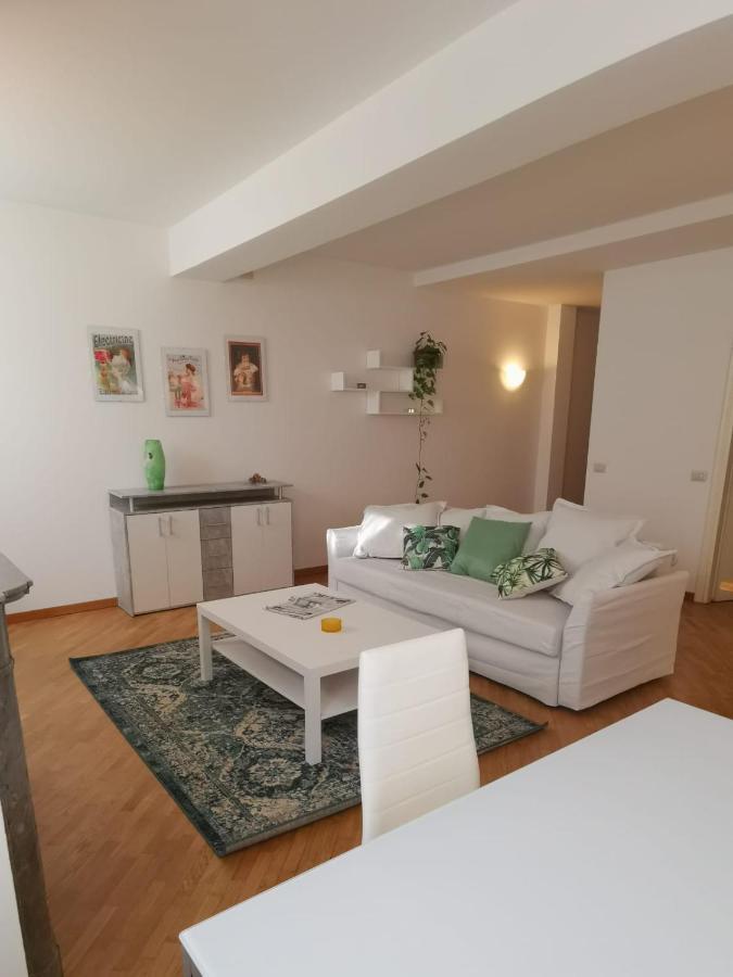 Parma Central Apartments ภายนอก รูปภาพ